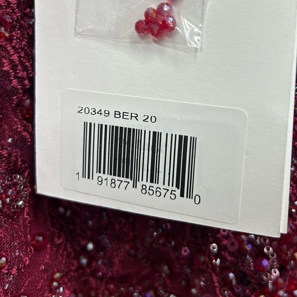 Mac Duggal 20349 NWT Red Embellished Puff Sleeve V Neck Gown - Picture 7 of 14